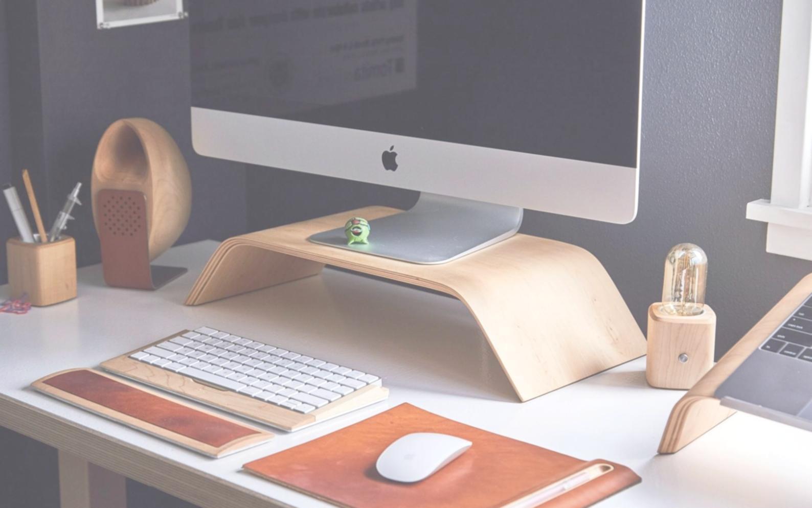 Participant reviewing keyword research data during live webinar demonstration